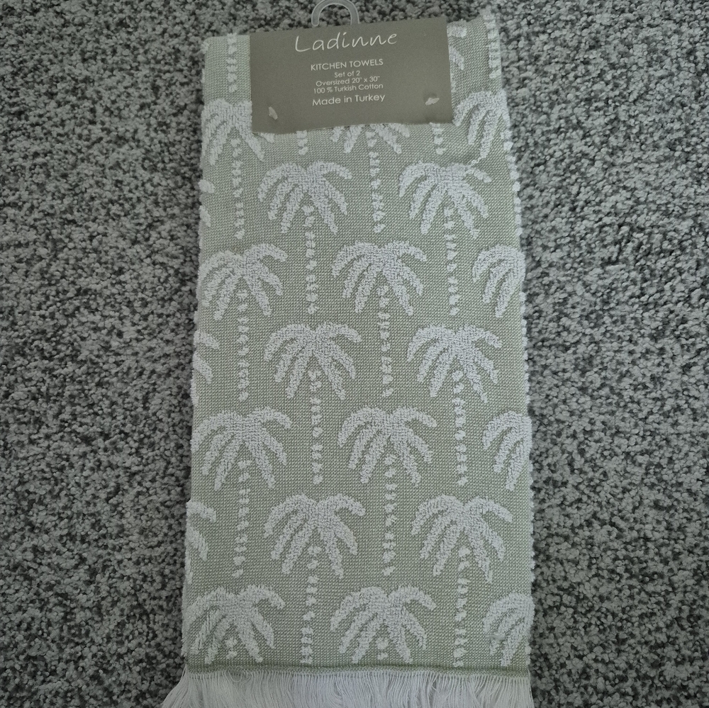 LADINNE SET OF 2 KITCHEN TOWELS GREEN WITH PALM TREES FRINGE 20 X 30 NIP